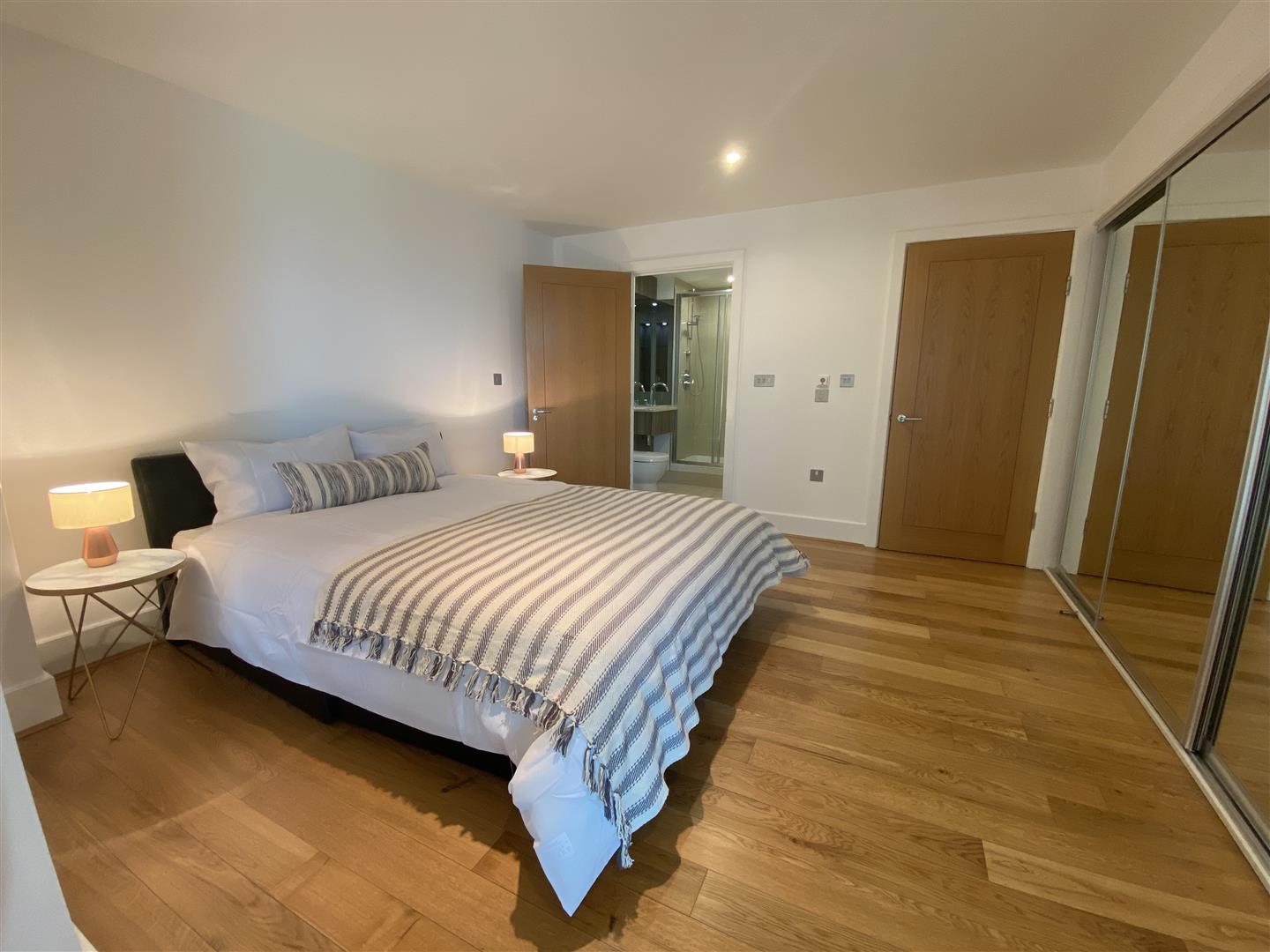 2 bed property in Kestrel House, Vauxhall